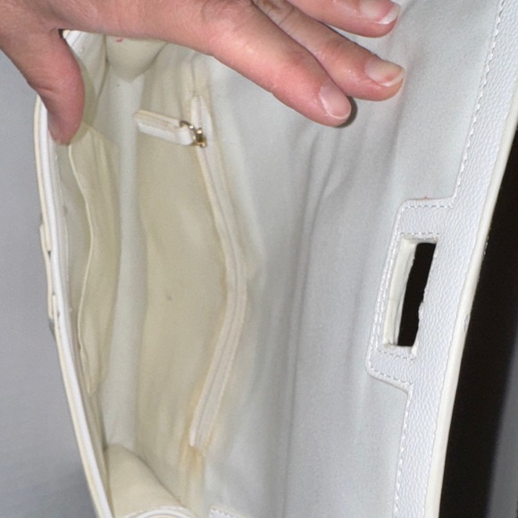 Elegant White Lilly Pulitzer Clutch - Picture 6 of 8